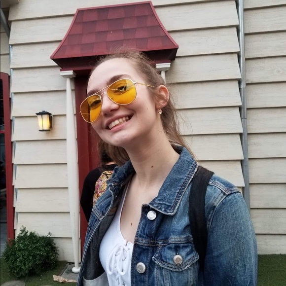 Meet your Posher, Kylie - Picture 1 of 1